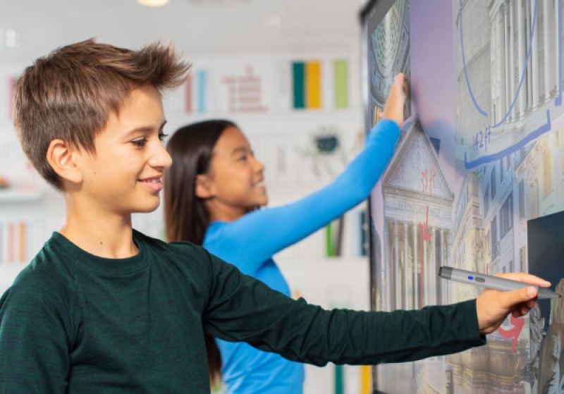 young-students-collaborating-history-smart-board-rx-series